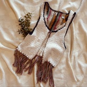 BKE BOHO KNIT FRINGED VEST